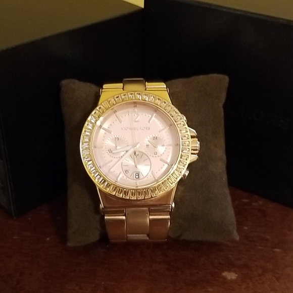 Micheal Kors Watch - Picture 1 of 5